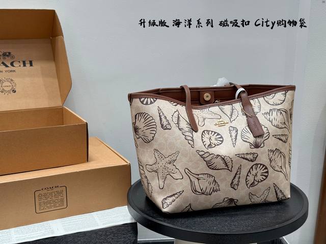 Airplane Gift Box Ocean Series Shell Print Size: 33*27cm Coach Single-sided City