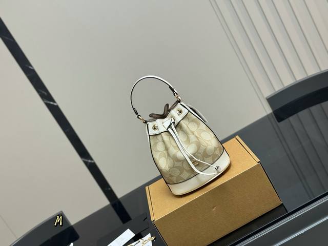 with airplane box Size: 15*18cm Coach Mini Bucket Bag is super cute! Who doesn't