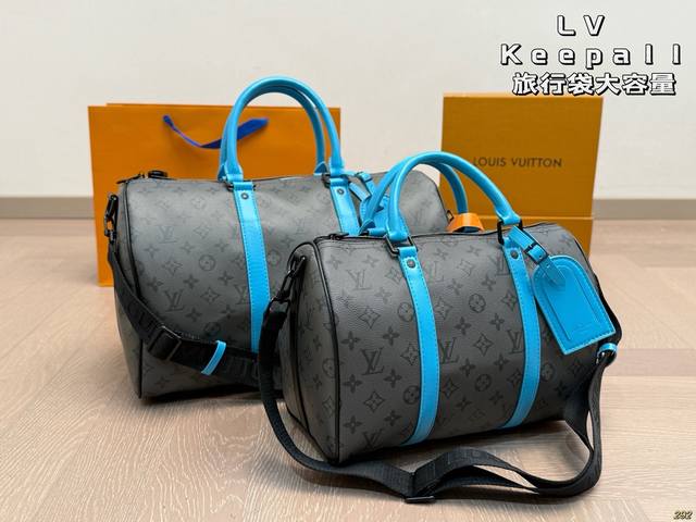 Lv Keepall travel bag with large capacity, a must-have for holiday travel, a mus