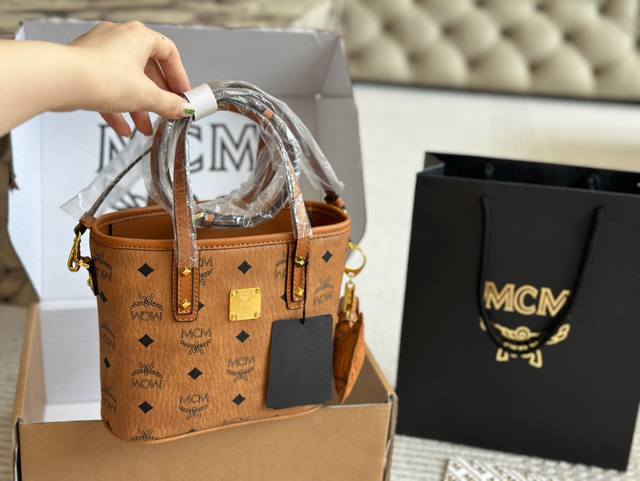 Mcm mini shopping bag folding box counter packaging size: 20*17 brown hardware c