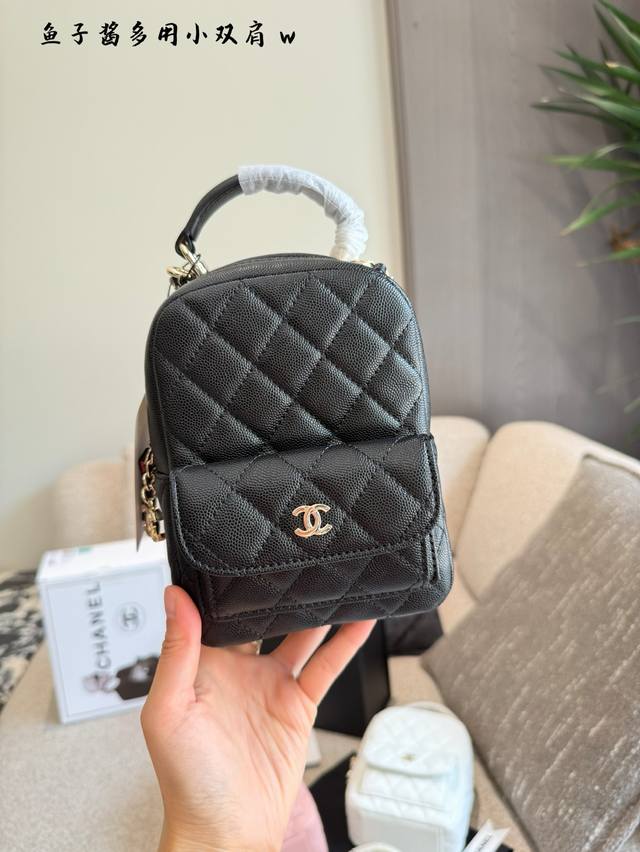 Chanel 24Cmini small backpack is very light, especially suitable for daily use,