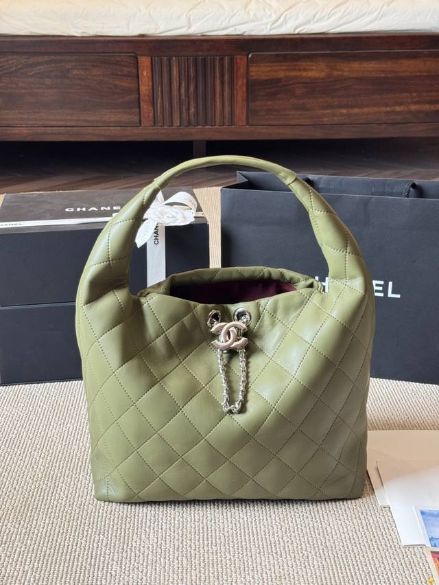 Chanel 25P Hippie Hobo Underarm Bag This season's new design is full of luxury a