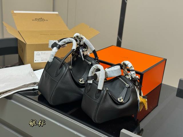 comes with full packaging Size: 26*18cm 19*13cm Herm