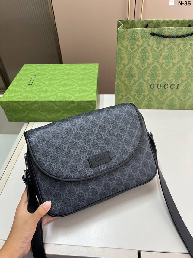 Gucci men's printed messenger bag can be carried on the shoulder or crossbody! N