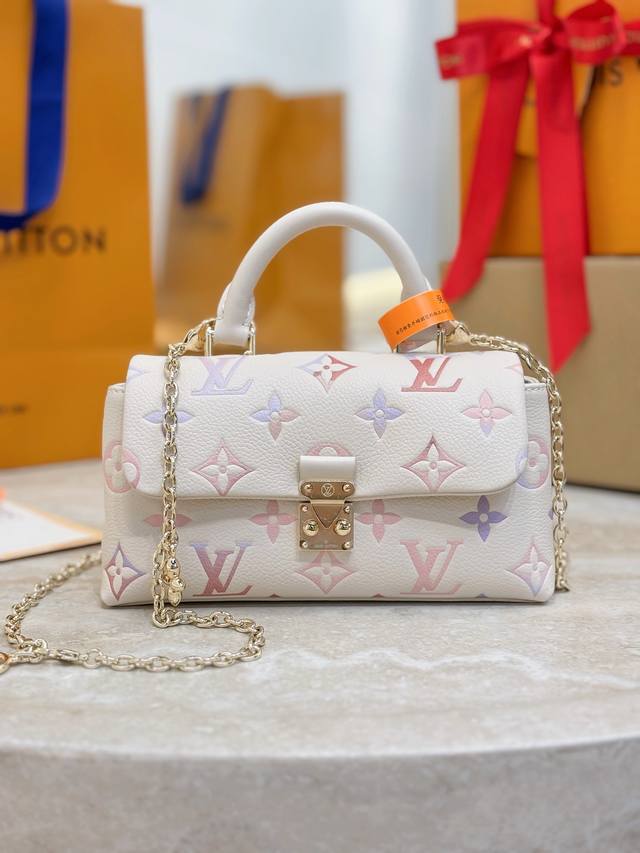Premium, original Nano Madeleine handbag M25596 This Nano Madeleine handbag feat