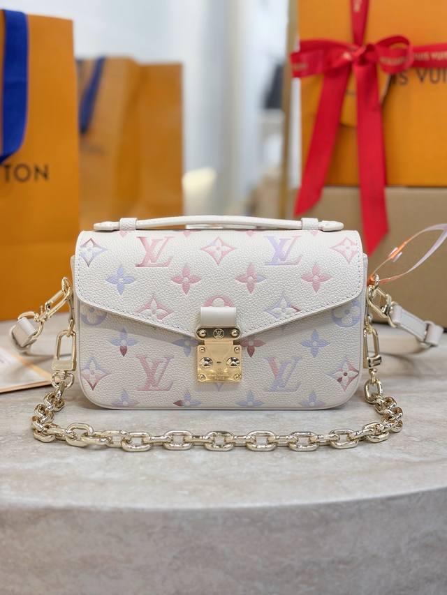 Premium, authentic Pochette M