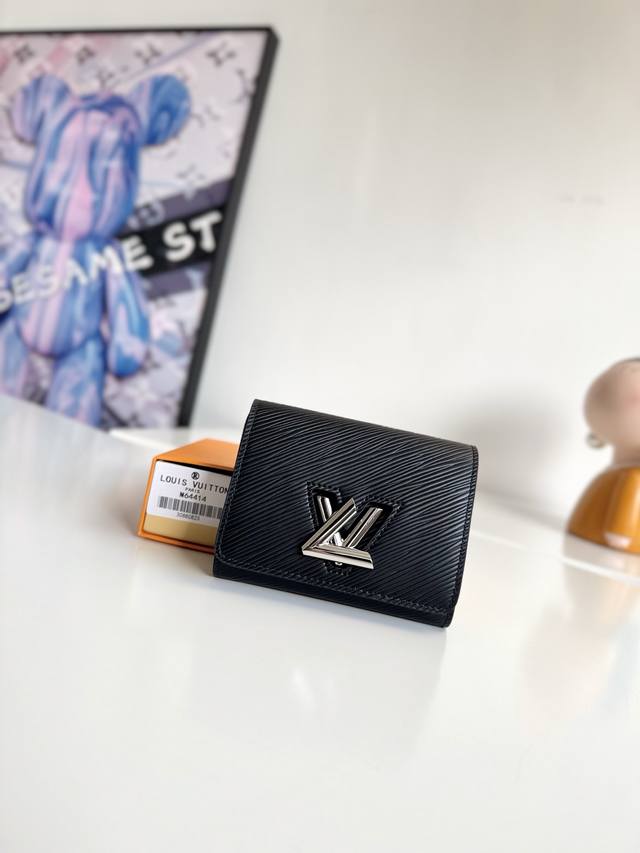 Exclusive photos of the original overseas M64414! This smaller version of the cl
