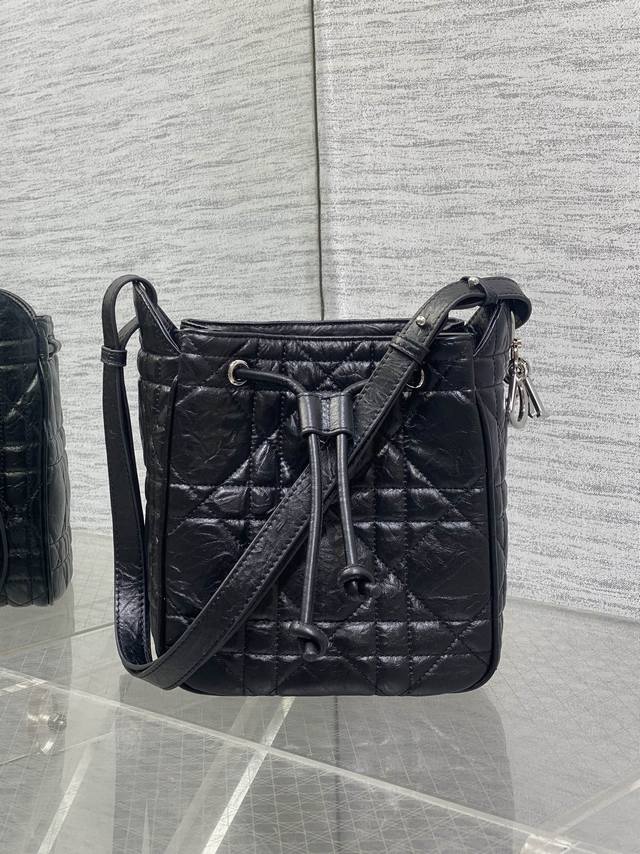 Top-quality original single with full packaging Wax leather small size in stock