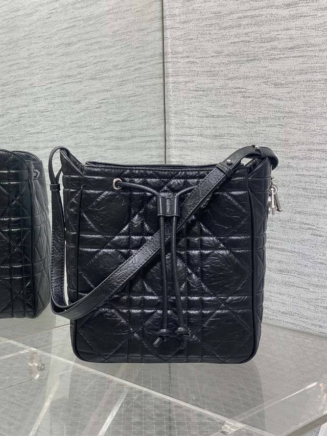 Top-quality original single with full packaging Wax leather medium size in stock