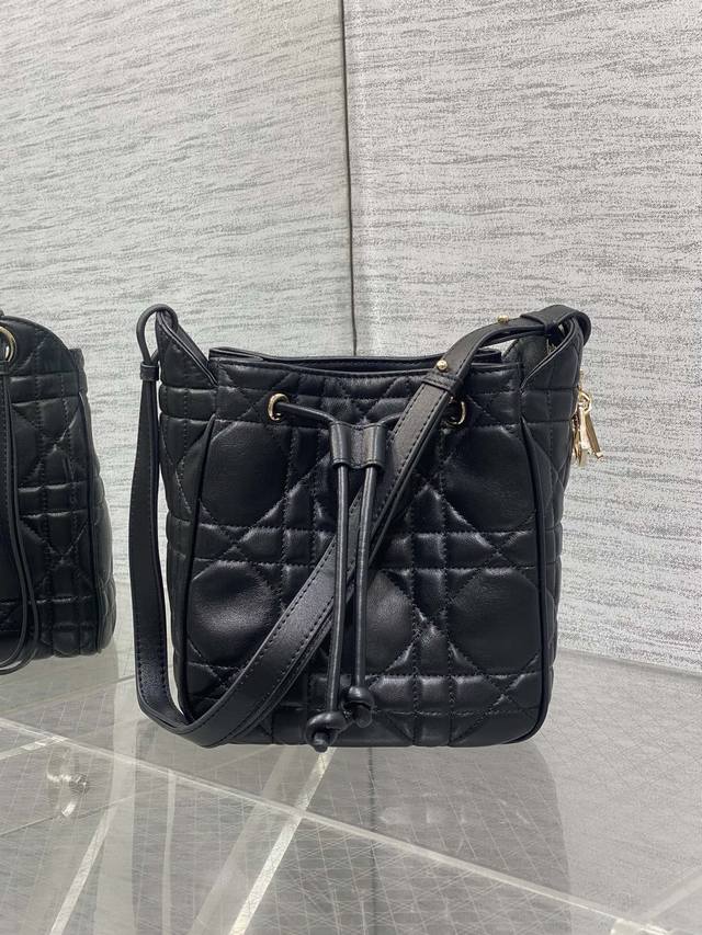 Top-quality original single with full packaging Small black size in stock Caro b