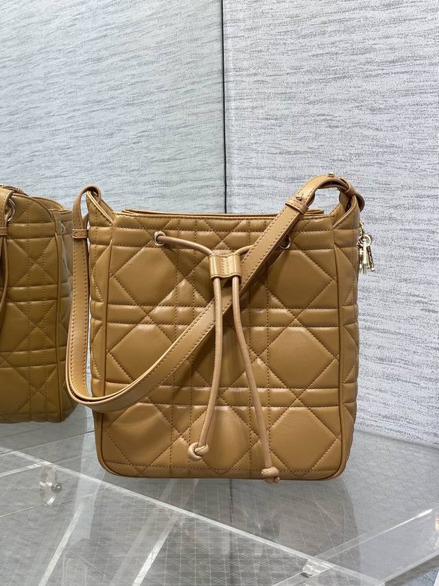 Top-quality original single with full packaging Caramel medium size in stock Car