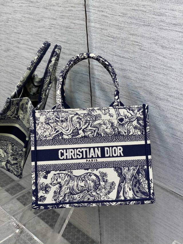 Original factory with full packaging In stock Tote latest size small, I was att