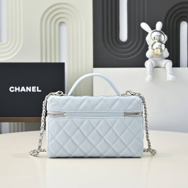25C lunch box bag, exquisite and compact chain clutch, made of grained calfskin