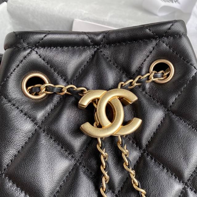 Pchane1's retro drawstring button bag, As2057, features Chanel's classic diamond