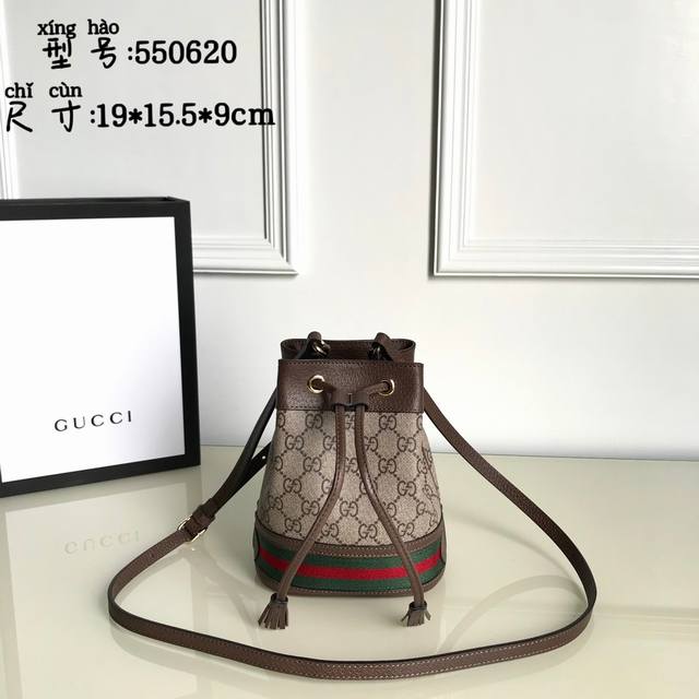 Original leather G brand new fall/winter product. This new mini bucket bag is e