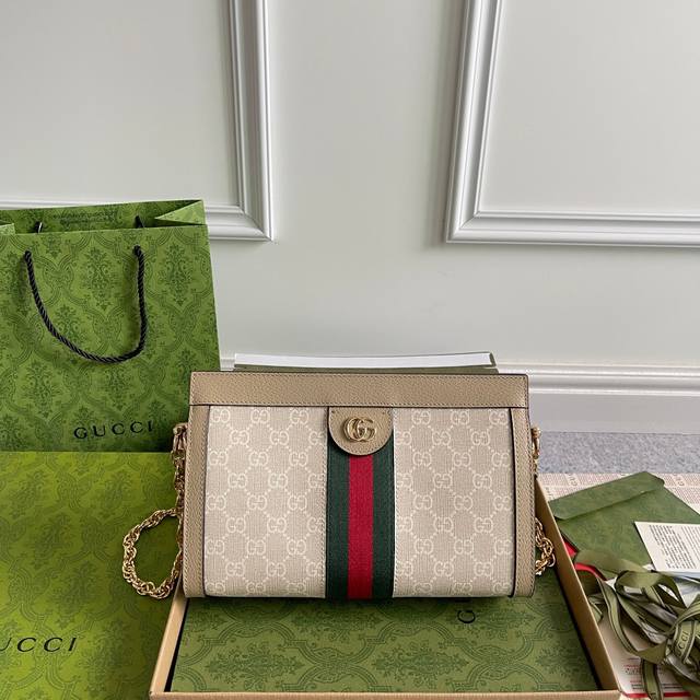 The official G-House 2018 Ophidia collection features intarsia webbing stripe d