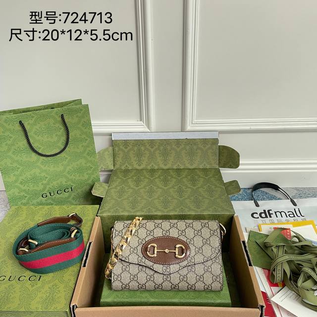 Priced in box and in quantity. This Gucci Horsebit 1955 handbag features two de