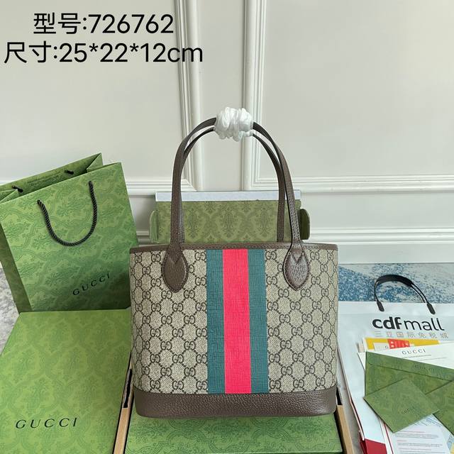 This Ophidia tote is crafted from classic beige and ebony Gg Supreme canvas, ac