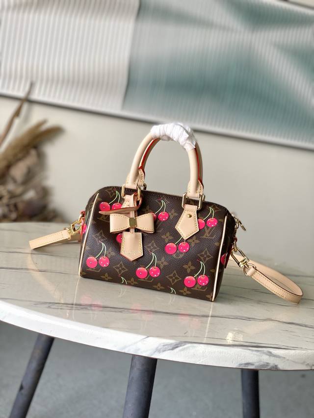 Top-grade original M13094 This Speedy Bandouliere handbag is crafted from class
