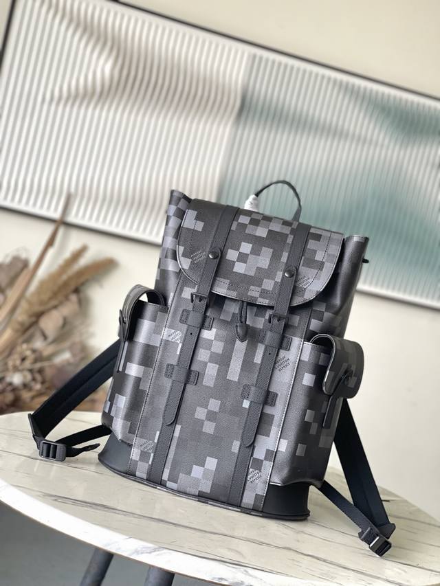 Top-grade original single M14952 This Christopher medium backpack features a mo