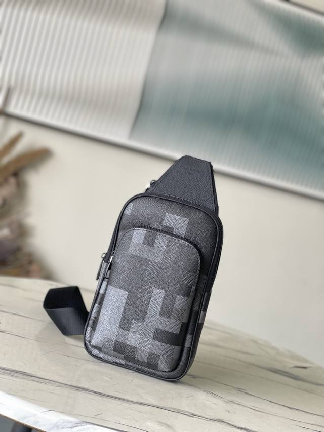 Top-quality original M14953 Damoflage black coated canvas adds a modern touch t