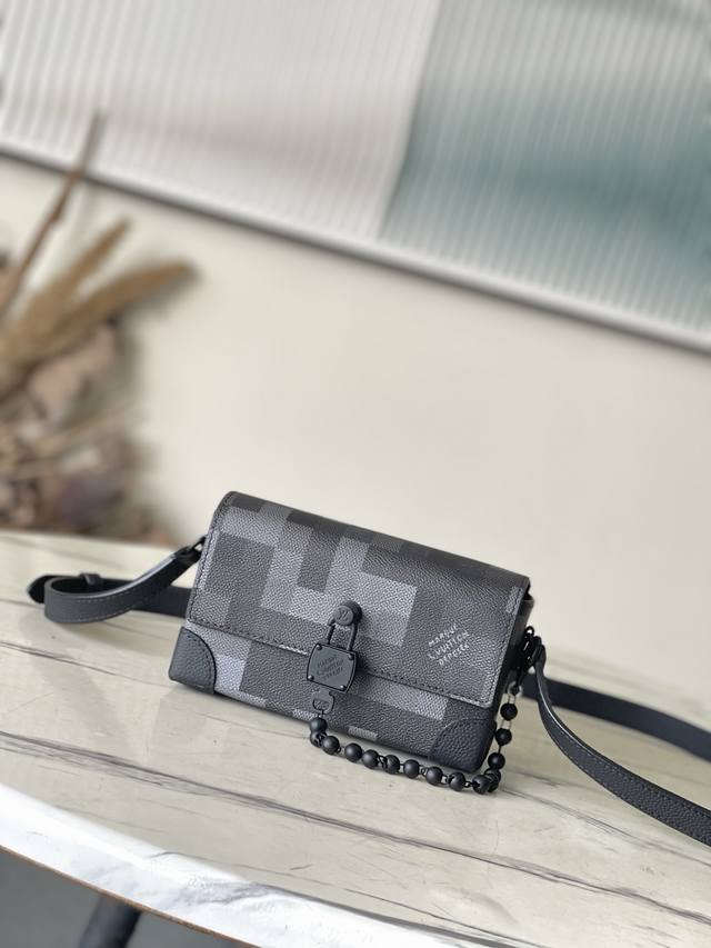Top-grade original M14923 This Steamer mini bag showcases Pharrell Williams' el