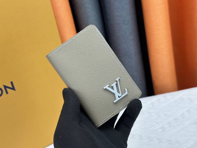 Original wallet, photographed with original background. M58808 black lychee-gra