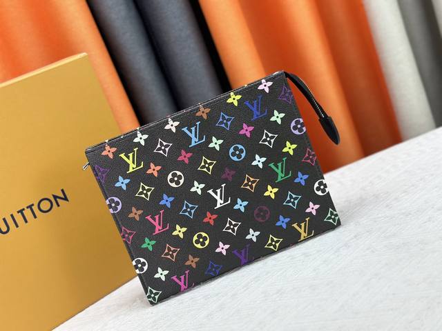 New silk-screened product! M61692 M47542 toiletry bag. Crafted from Monogram Ti