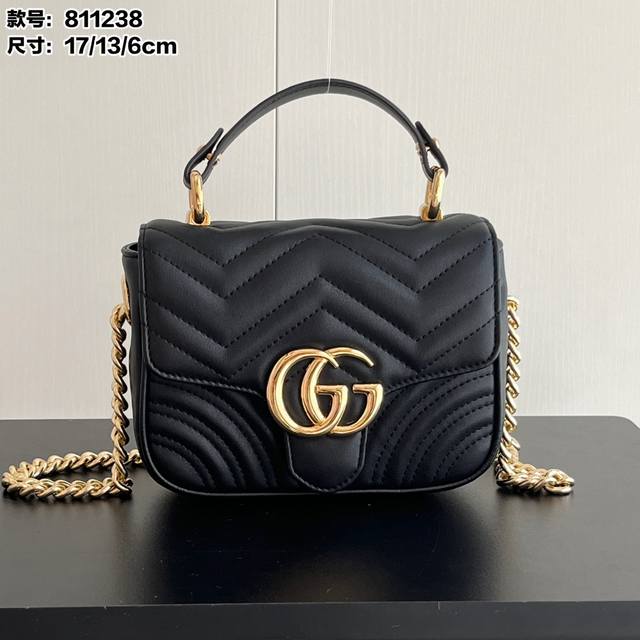 Real shot# Style number: 811238 Cowhide Size: 17