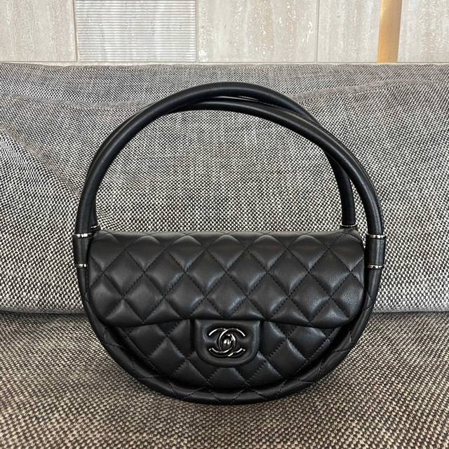 Chanel Vintage Hula Hoop Bag Size: 24X24X9.5Cm DDD