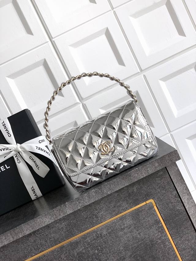 This is a top-tier, original silver Ohanel 25P hidden-style evening bag. This s