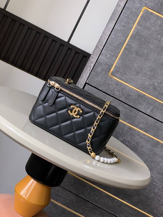 Top-grade original Ohanel pearl bag box with engraved logo design! Absolutely st