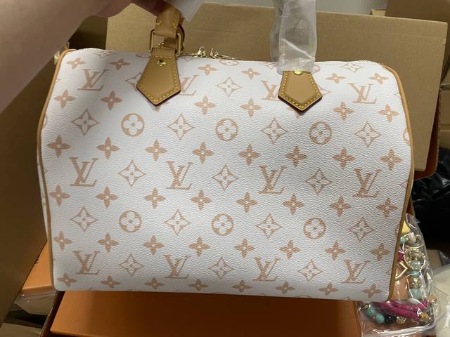 Top original M15108 White Flower New arrival 163C DDD