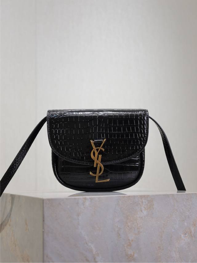 Y has launched the new saddle-shaped Kaia bag. Its sleek, compact design is simp