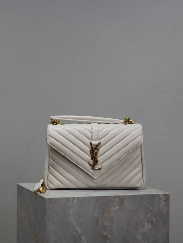 White Gold Buckle_24cm #Monogram College# This timeless messenger bag, a hot and
