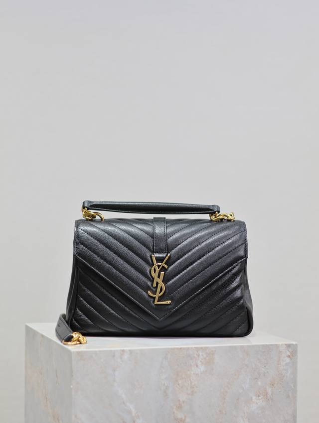 Black with Gold Buckle_24cm #Monogram College# This timeless messenger bag, a ho