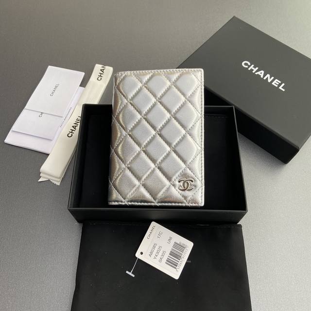 Premium hardware, original leather, Chanel passport holder series DDD. Stitched