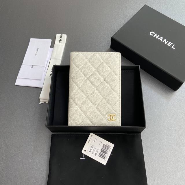Premium hardware, original leather, Chanel passport holder series DDD. Stitched