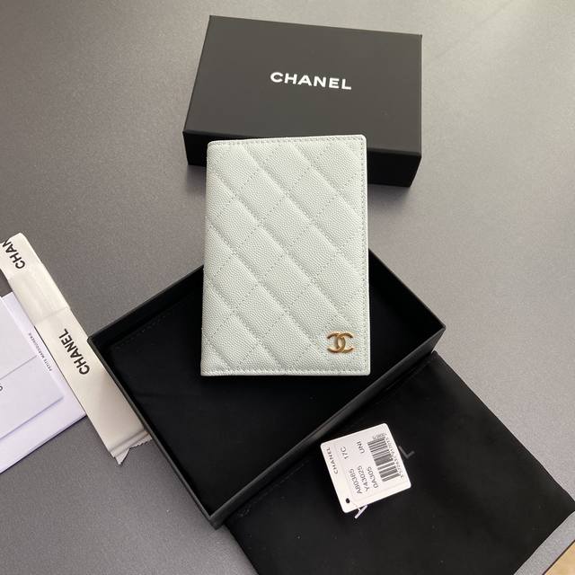 Premium hardware, original leather, Chanel passport holder series DDD. Stitched