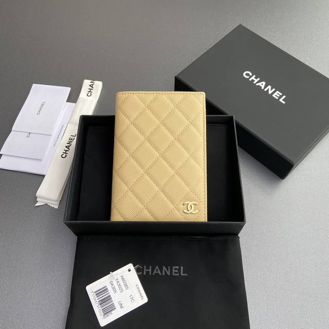 Premium hardware, original leather, Chanel passport holder series DDD. Stitched