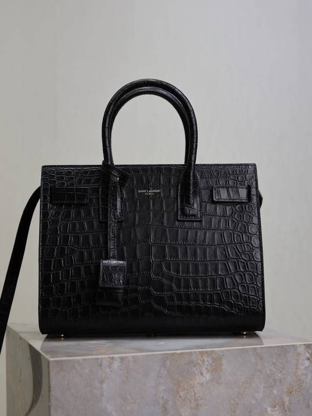 Accordion Bag 26cm_Black Crocodile Pattern Gold Buckle The most elegant accordio