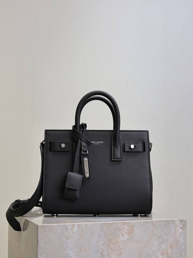 Accordion Bag 22cm_Black with Silver Buckle The most elegant accordion bag serie