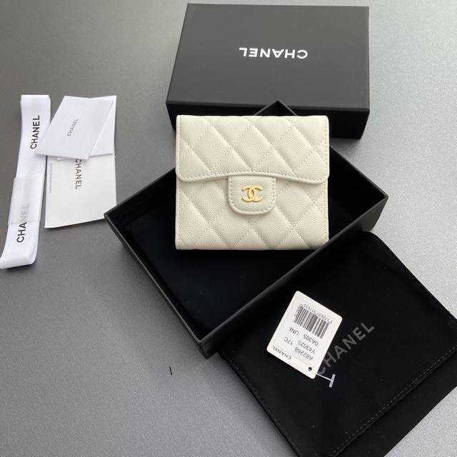 Imported Italian leather (DDD) Specially crafted white ball-grained embossed le