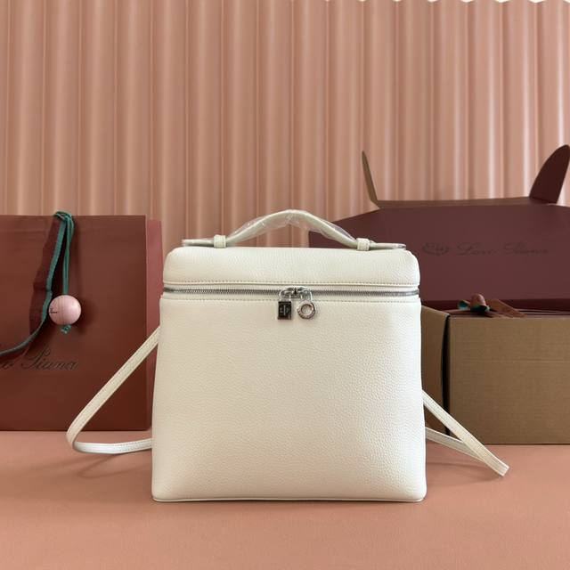Original leather, all-steel construction, and complete counter packaging. Loro P