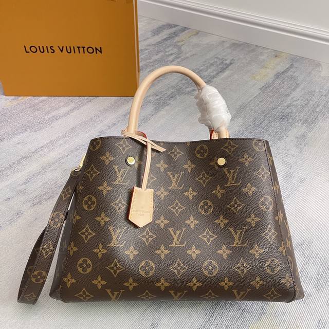 Exclusively customized, real photos of premium original bags with enhanced dyna