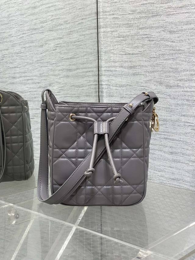 Top-quality original single with full packaging Small size in rock gray, in stoc