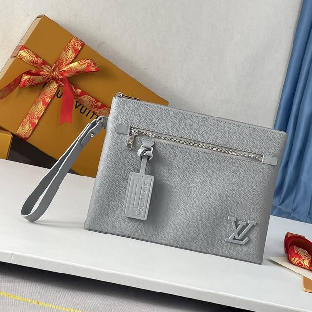Exclusive photos of the original M69837 in gray! The new LV Aerogram clutch exu