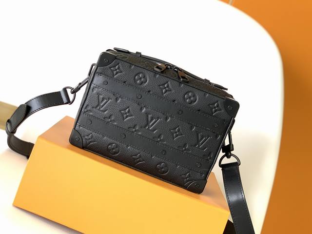 Top-quality original M59163 full leather. This Handle Soft Trunk bag features M