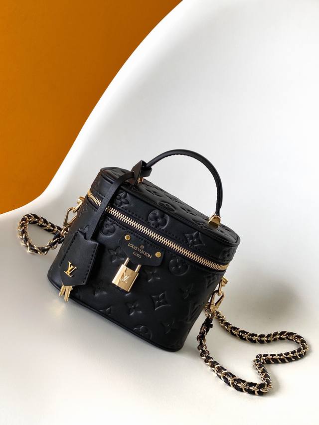 M25143 Black M25219 White Premium Original Dynamic Chip. This small Vanity bag i
