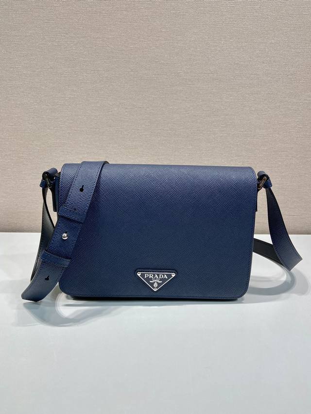 Premium original factory packaging, new messenger bag 2Vd049, large, new color